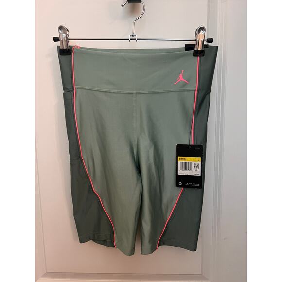 Nike Jordan Women's Green Stretch Essentials Bike Shorts Tight Fit Sporty Gym - Picture 3 of 9